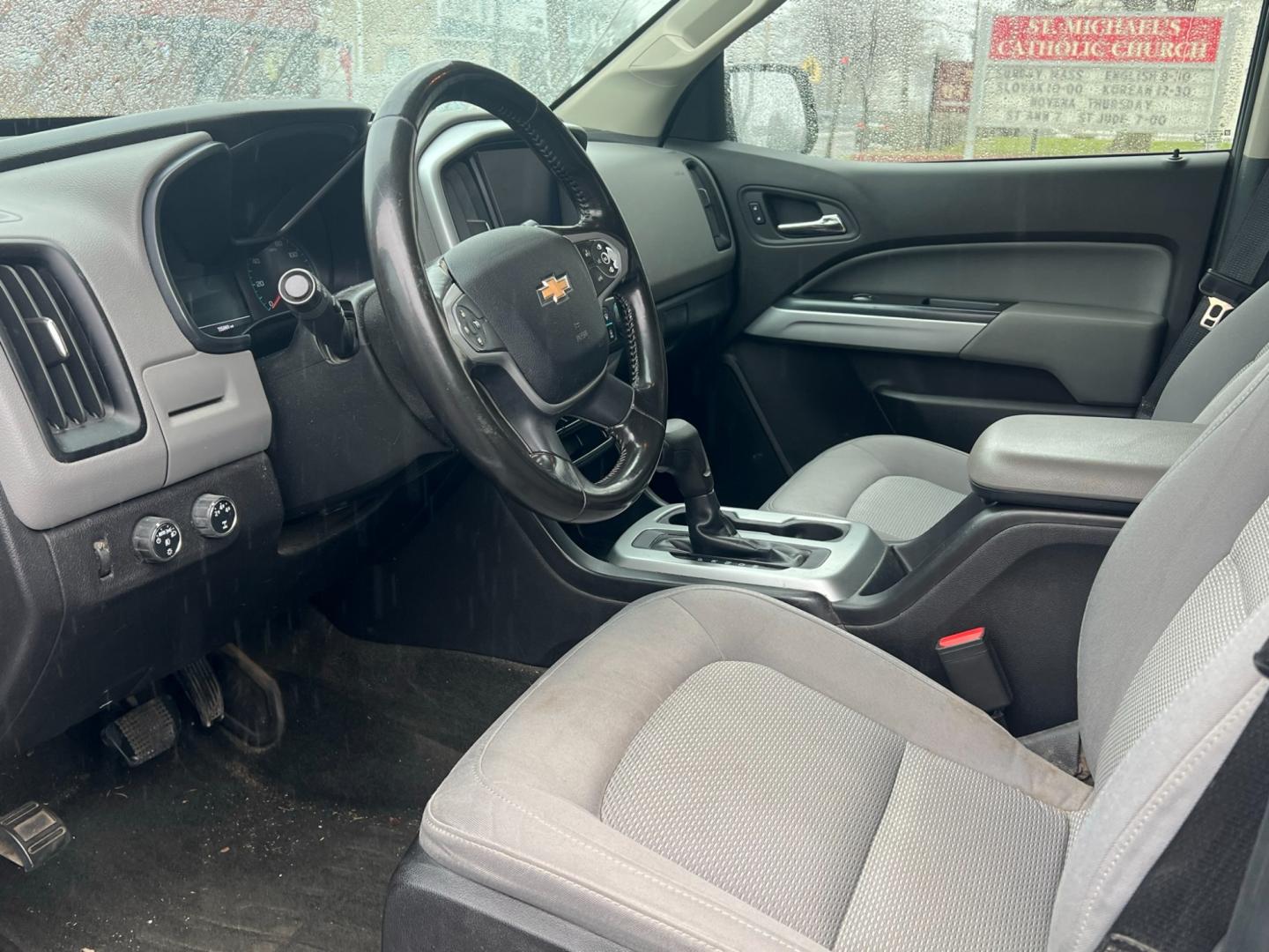 2015 SILVER /Gray Chevrolet Colorado LT CREW CAB 4WD Short Box (1GCGTBE36F1) with an 3.6L V6 DOHC 24V GAS engine, 6 SPEED AUTOMATIC transmission, located at 1018 Brunswick Ave, Trenton, NJ, 08638, (609) 989-0900, 40.240086, -74.748085 - Photo#7